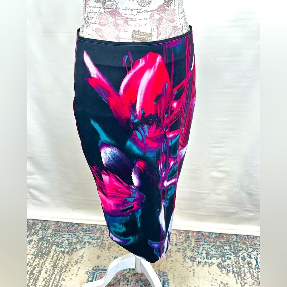 BISOU BISOU Black and fuchsia digital‎ floral print pencil skirt size M